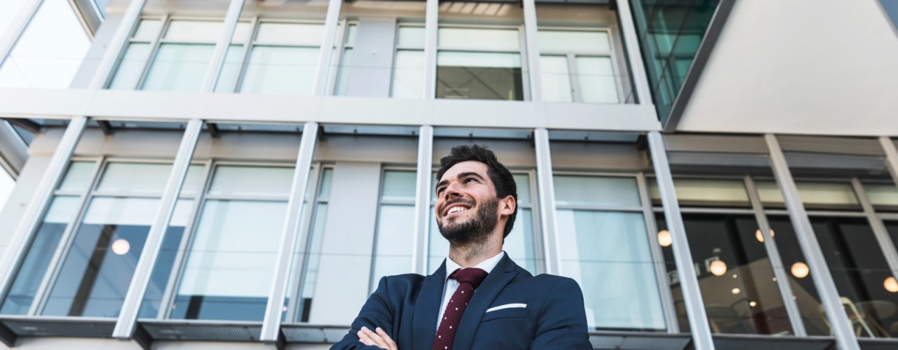 Marketing pessoal para corretores: estratégias para crescer e se destacar no mercado imobiliário